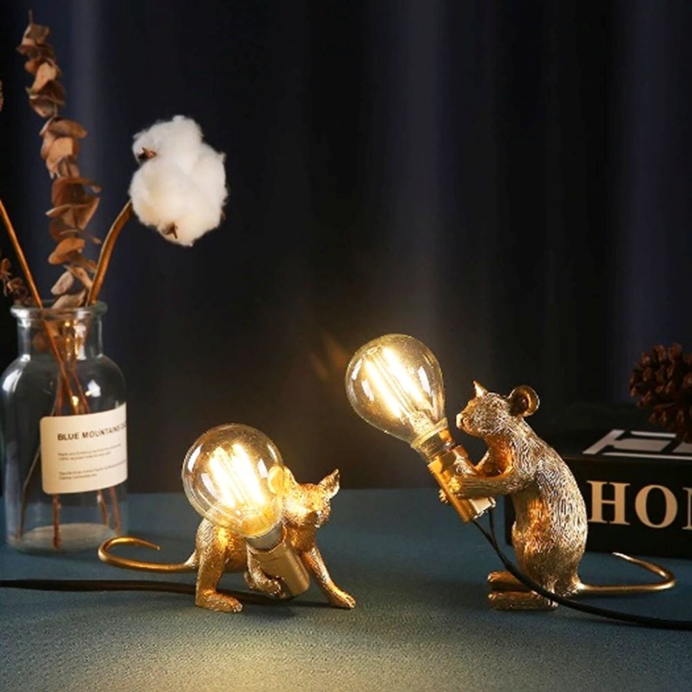 Table lamps of mice carrying light bulbs