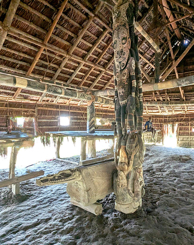 Sepik River Spirit House Ex-Headhunter Village